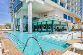 Palms Place Residence Deluxe Suite with Pool and Gym